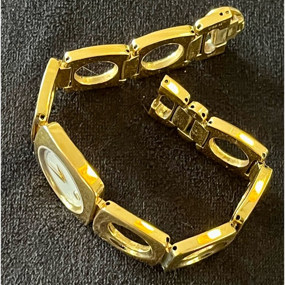 Ladies gold plated Movado Watch. Has new battery - Picture 2 of 6